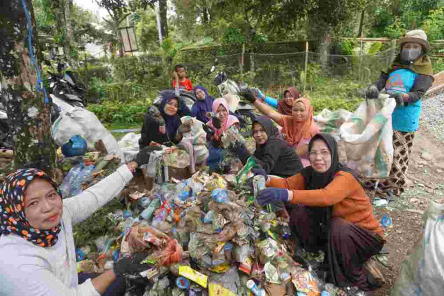 warga Desa Bulu dalam merawat lingkungan